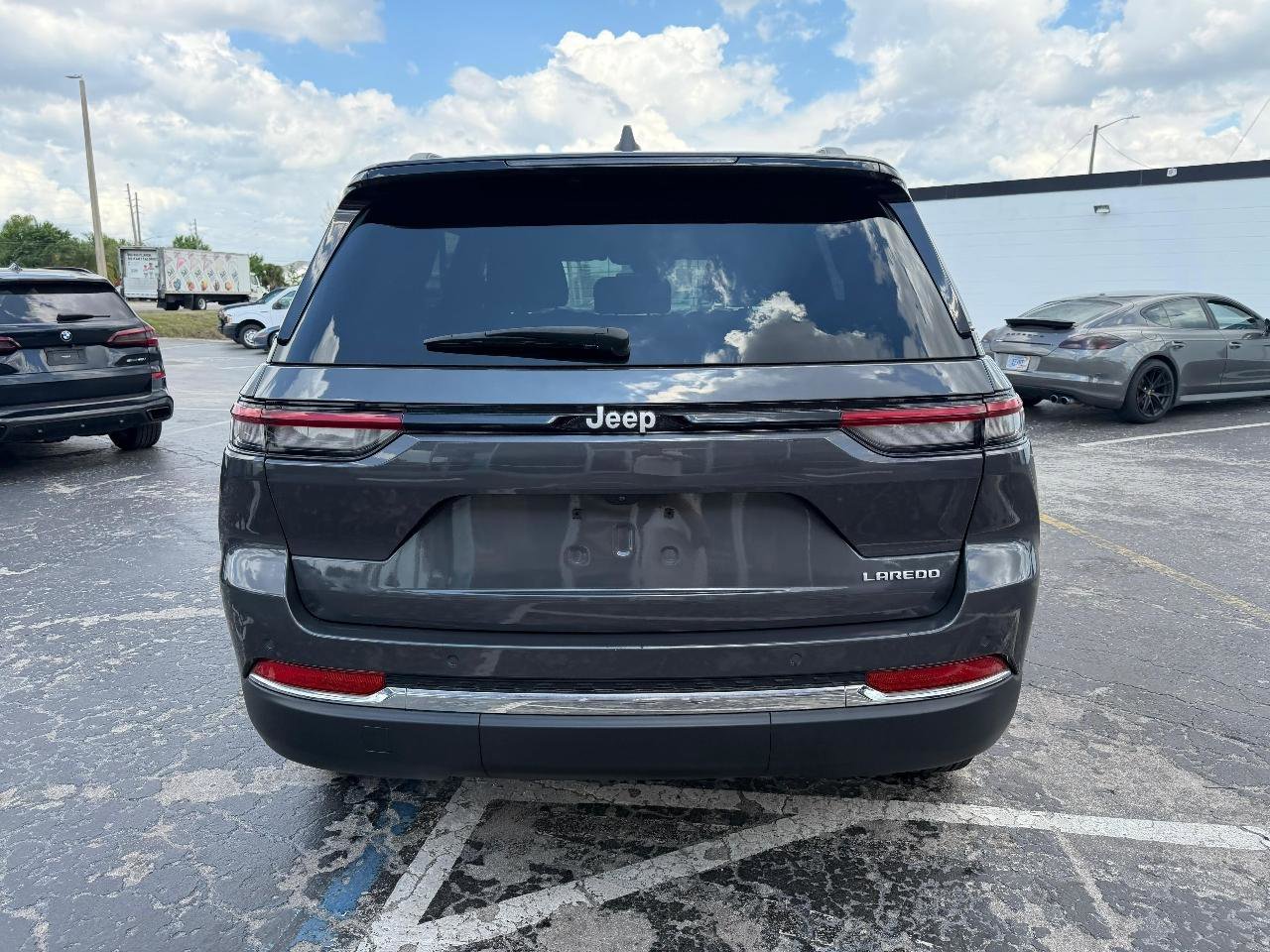 Used 2025 Jeep Grand Cherokee Laredo X image 6