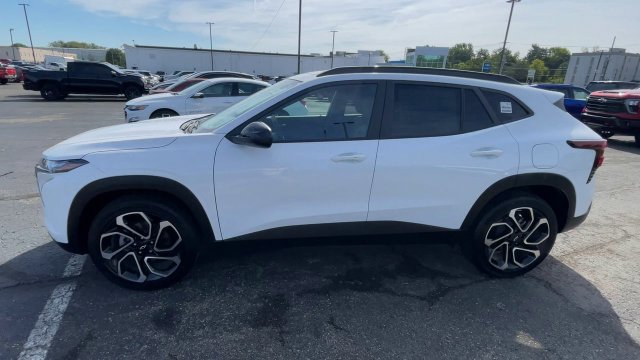 New 2026 Chevrolet Trax RS w/ Sunroof Package FWD image 7