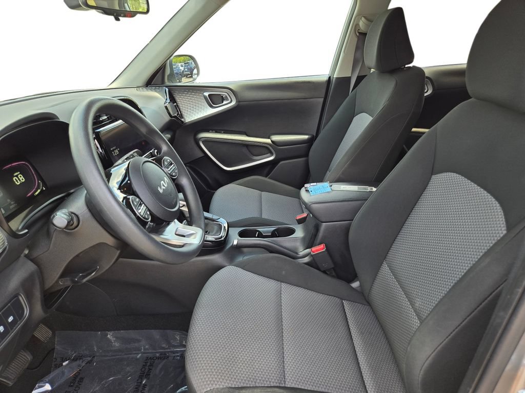 Certified 2023 Kia Soul S FWD image 17