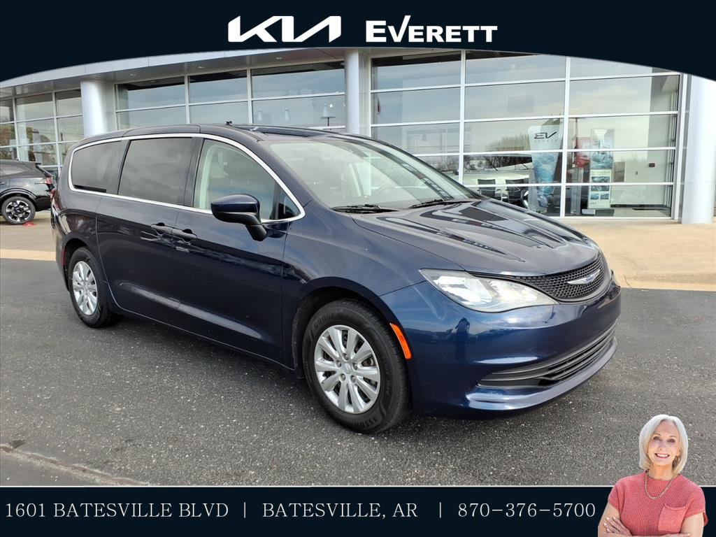 Used 2020 Chrysler Voyager L image 1