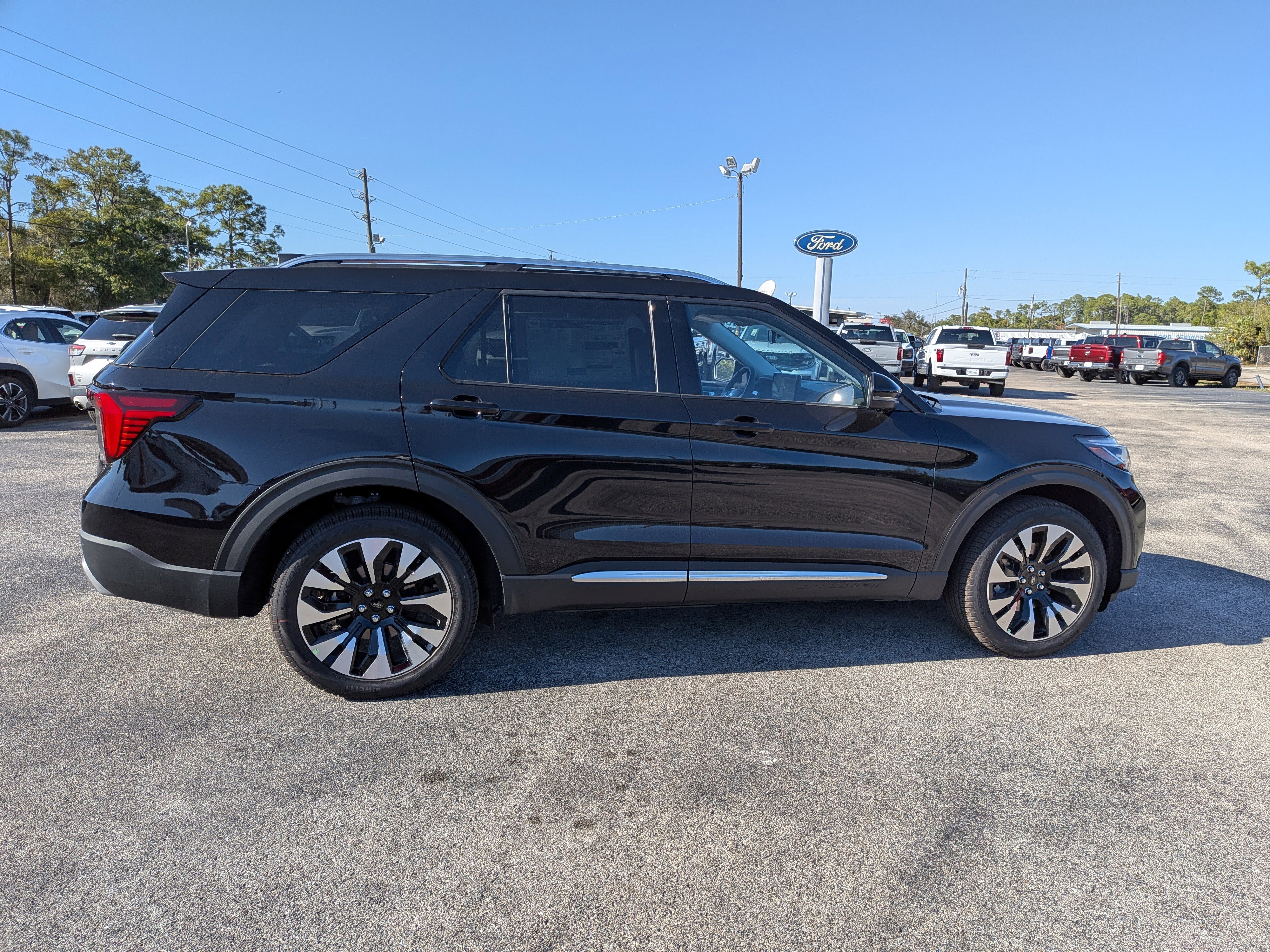 New 2026 Ford Explorer Platinum w/ LUX Leather Package AWD/4WD image 3
