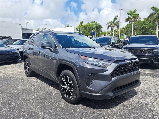 Used 2021 Toyota RAV4 LE image 2