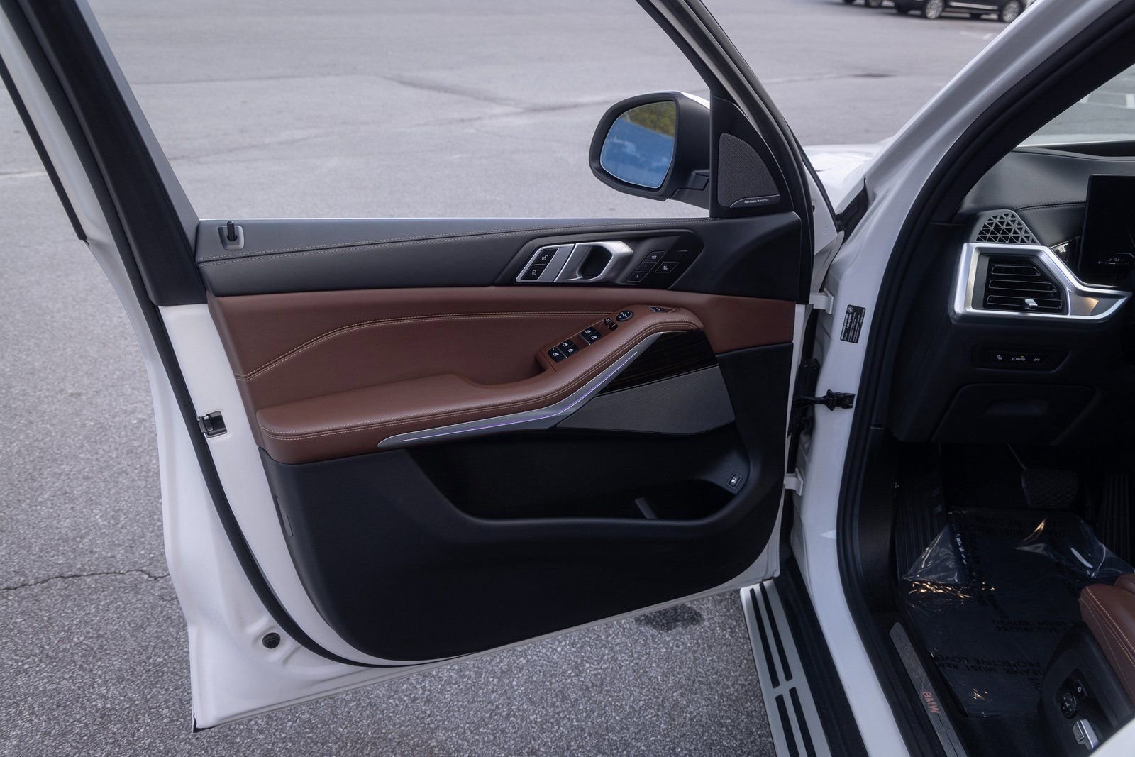 Used 2025 BMW X5 xDrive50e image 17