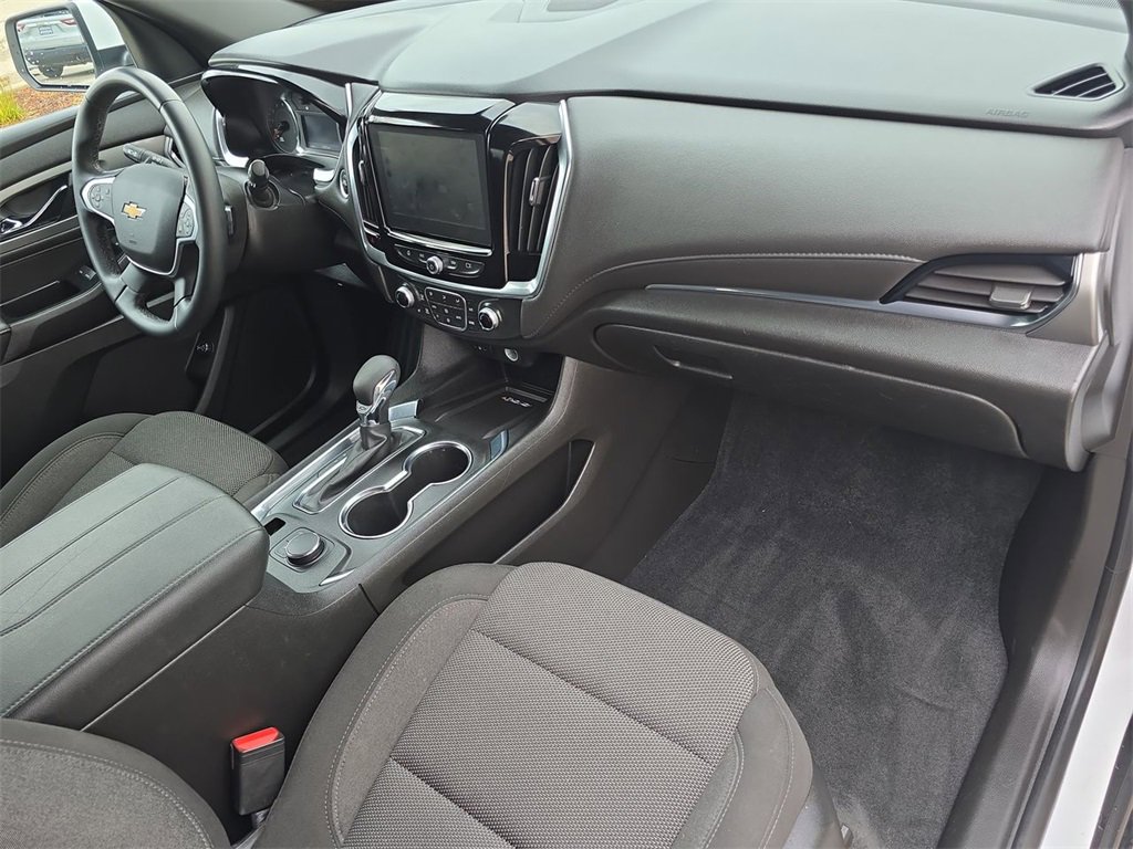 Used 2023 Chevrolet Traverse LT image 30