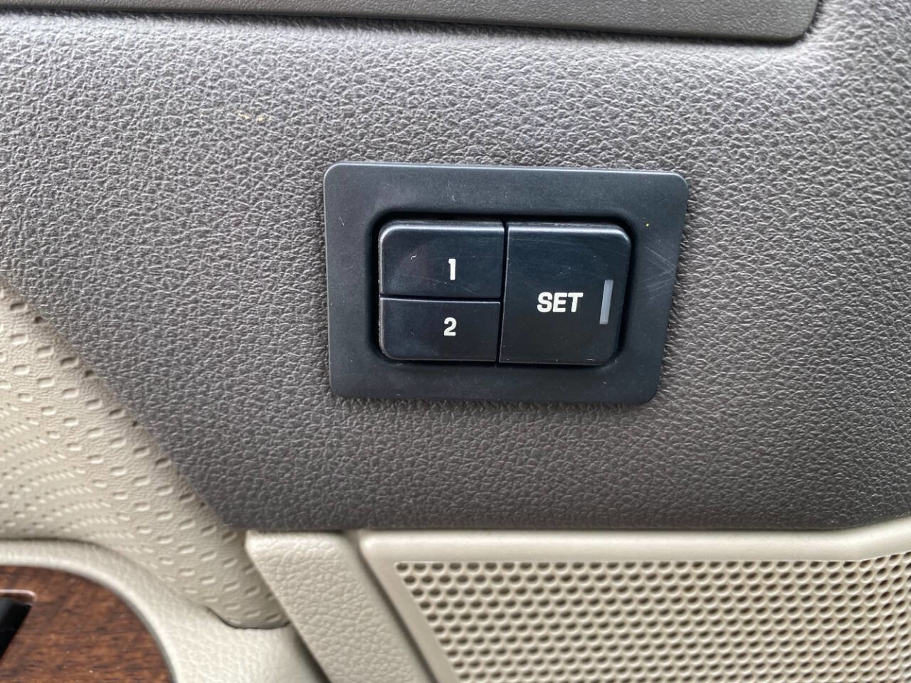 Used 2009 Ford Taurus Limited image 13