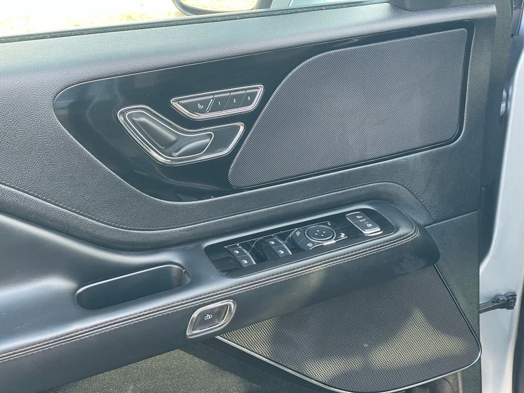 Used 2023 Lincoln Aviator AWD w/ Premium Package image 12
