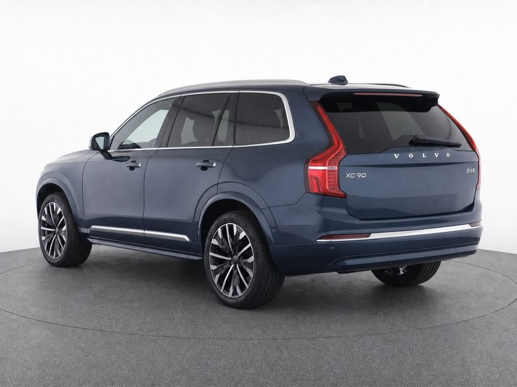 Certified 2026 Volvo XC90 B6 Plus AWD/4WD image 3