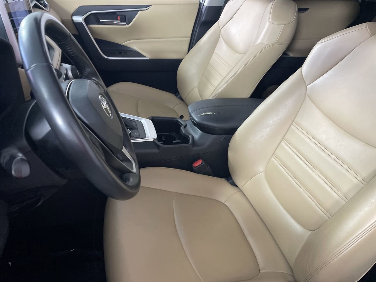 Used 2023 Toyota RAV4 XLE Premium image 20