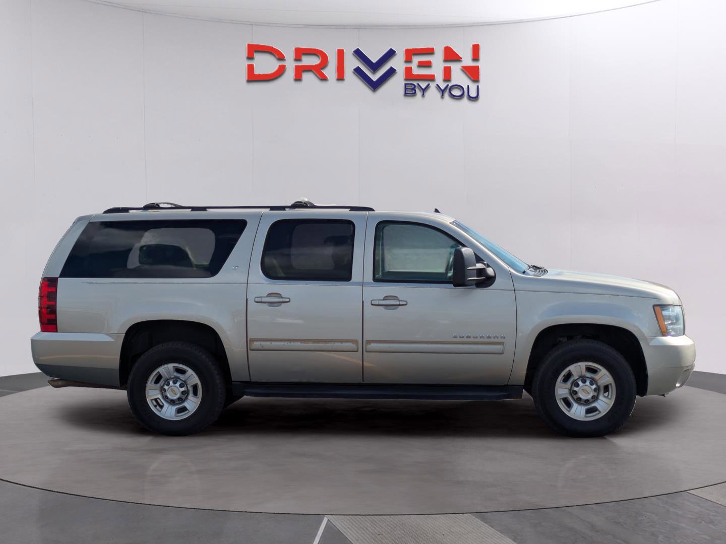 Used 2013 Chevrolet Suburban 2500 LT image 6