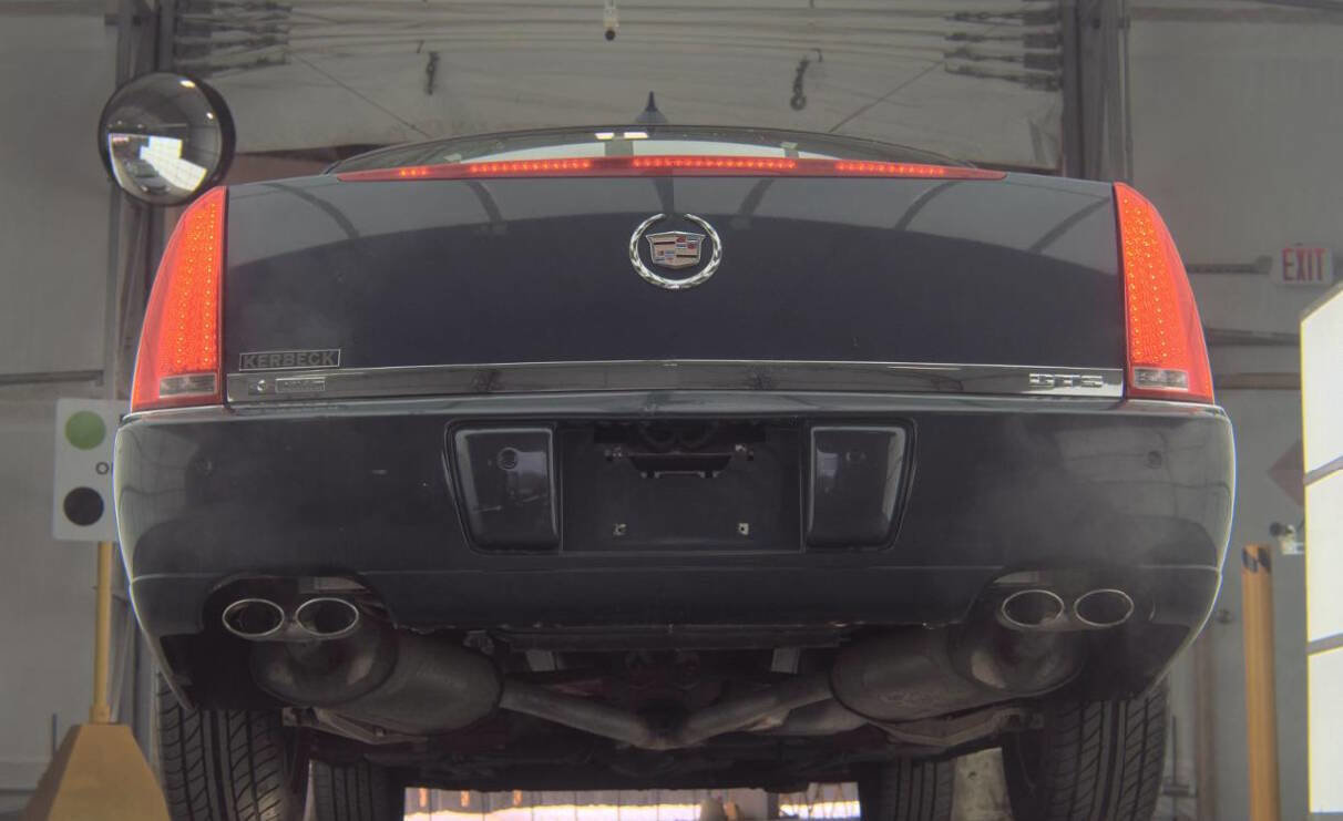 Used 2009 Cadillac DTS FWD image 17