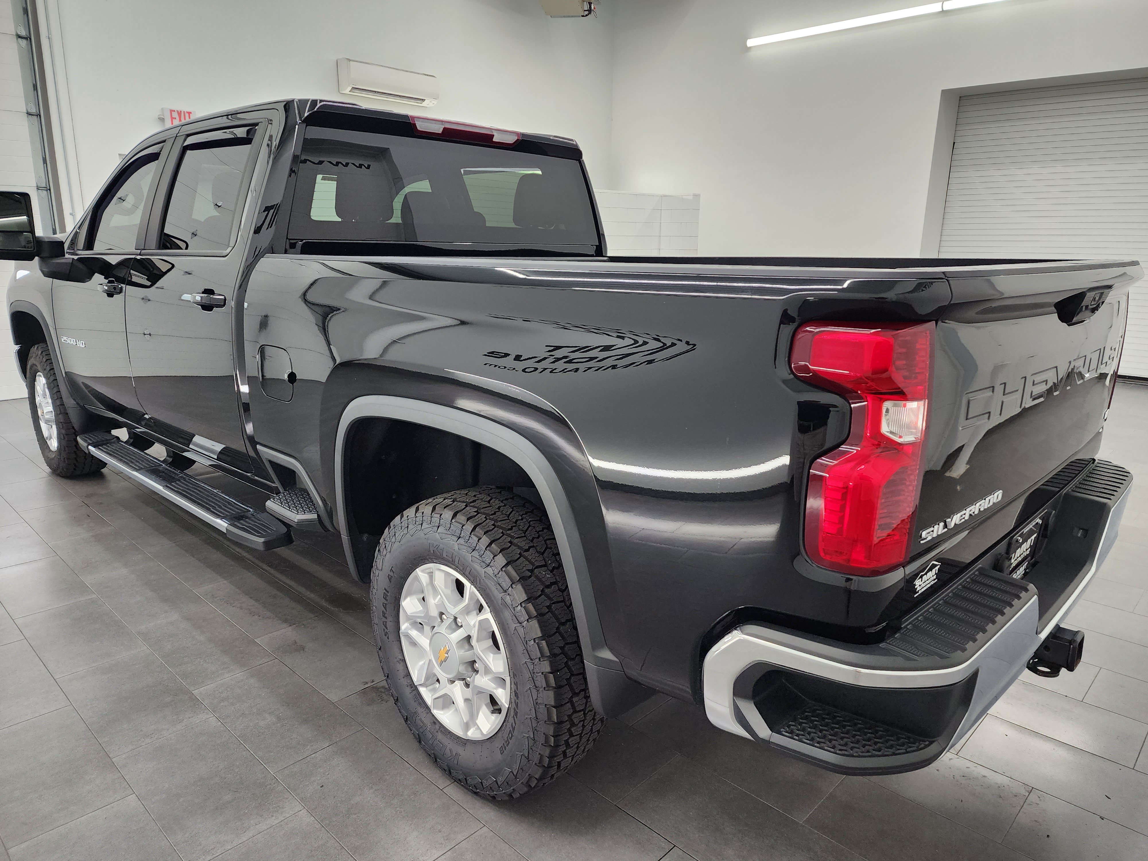 Used 2023 Chevrolet Silverado 2500 LT w/ Convenience Package AWD/4WD image 6