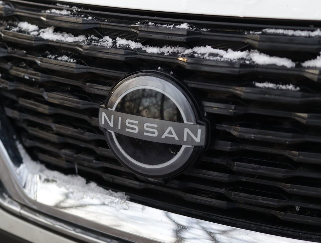 Used 2023 Nissan Rogue S image 28