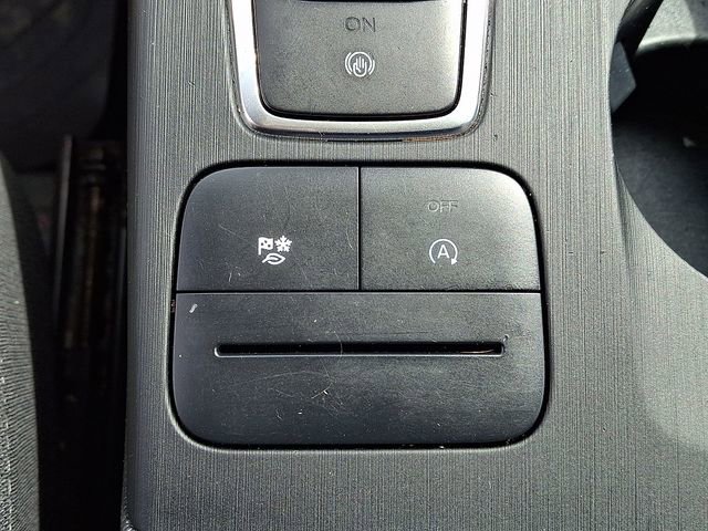 Used 2020 Ford Escape SE image 24