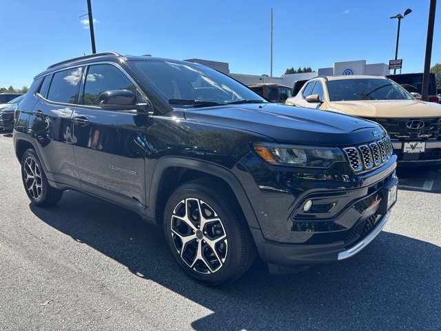 Used 2025 Jeep Compass Limited AWD/4WD image 4