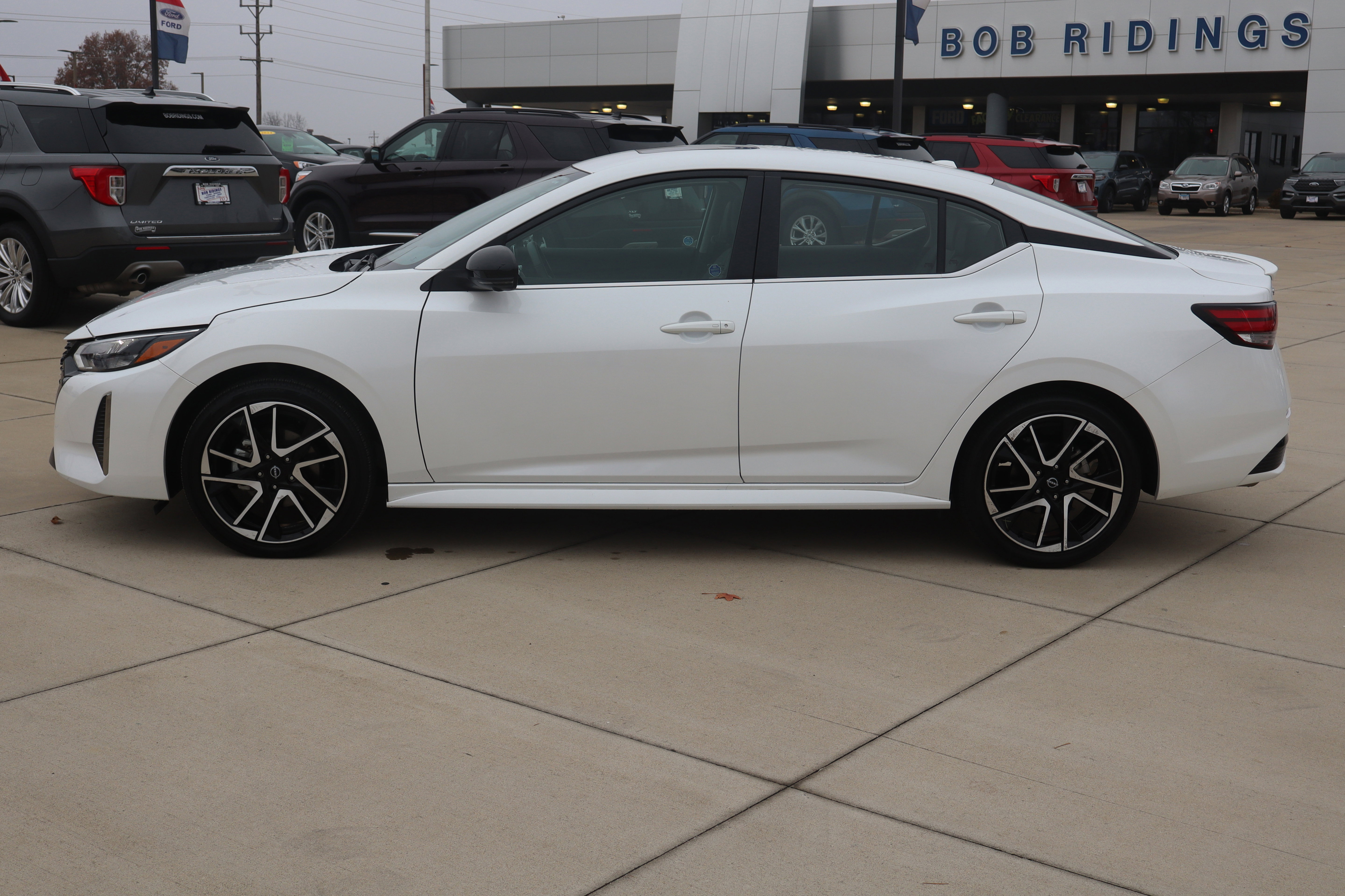 Used 2024 Nissan Sentra SR w/ SR Premium Package image 8