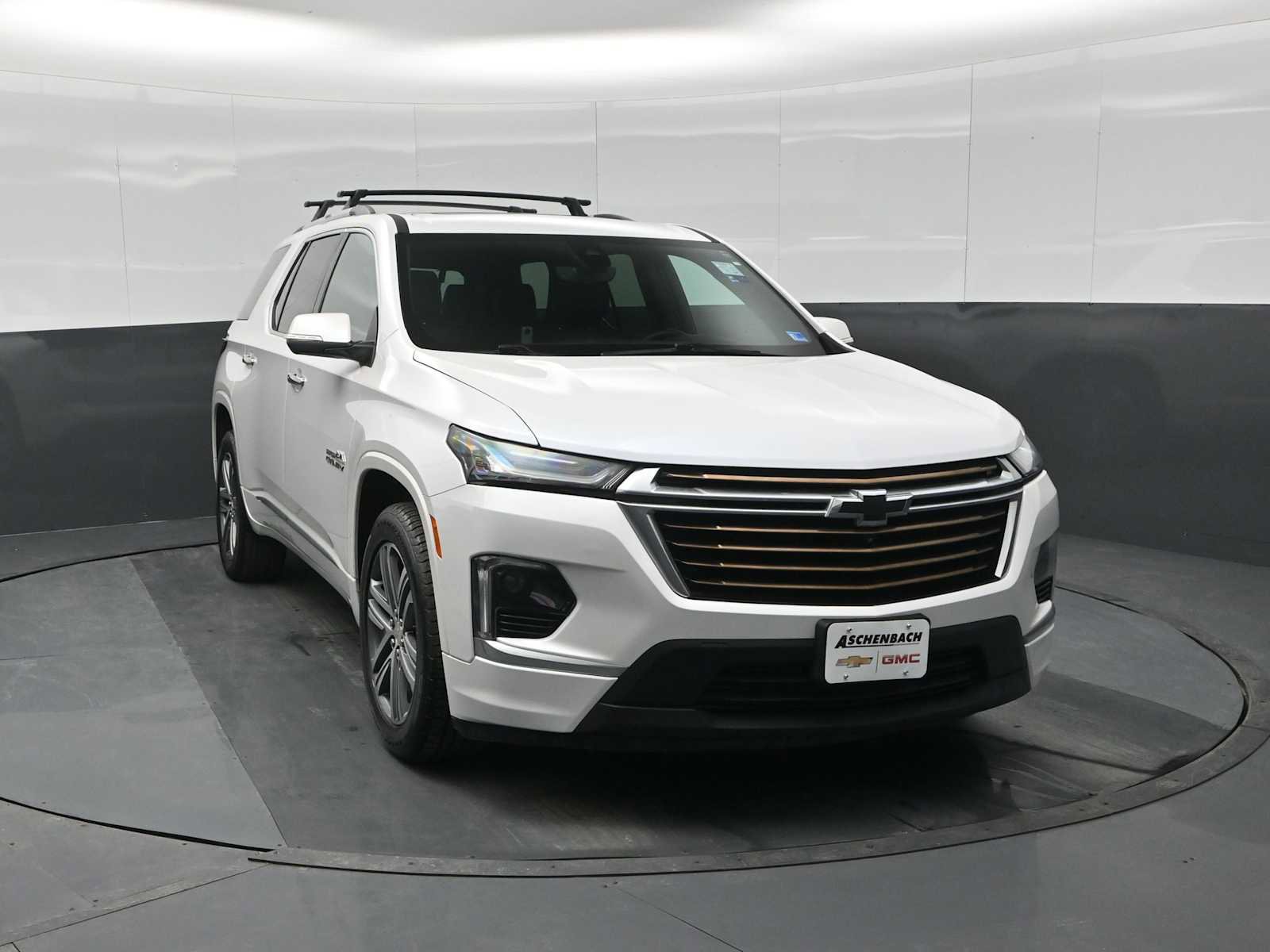 Used 2023 Chevrolet Traverse High Country image 3