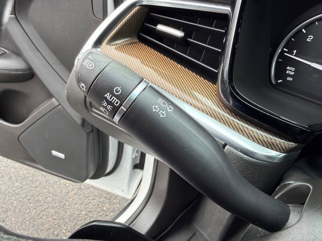 Used 2017 Cadillac XT5 Platinum w/ Driver Assist Package image 36