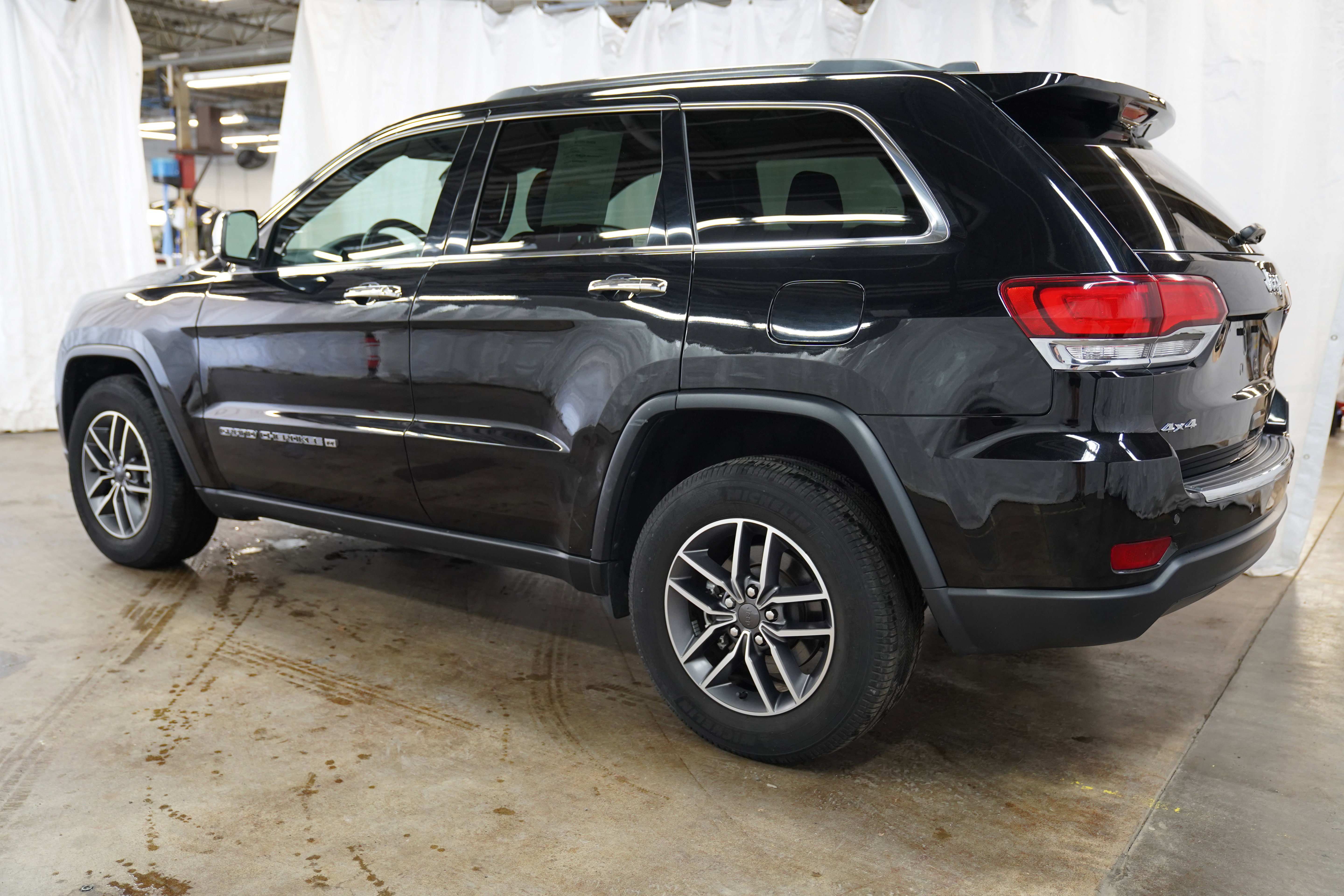 Used 2022 Jeep Grand Cherokee Limited AWD/4WD image 9