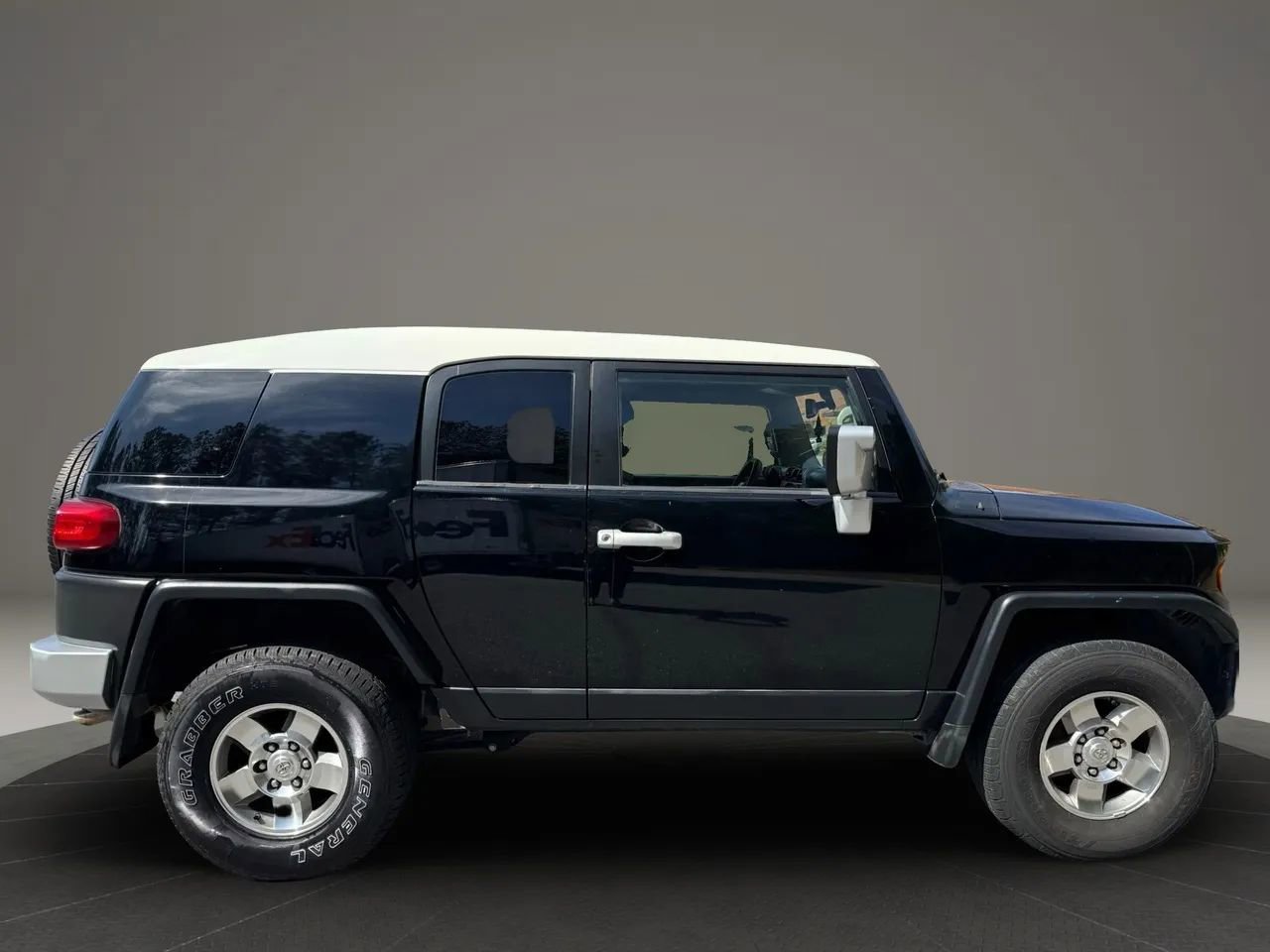 Used 2010 Toyota FJ Cruiser 4WD image 17