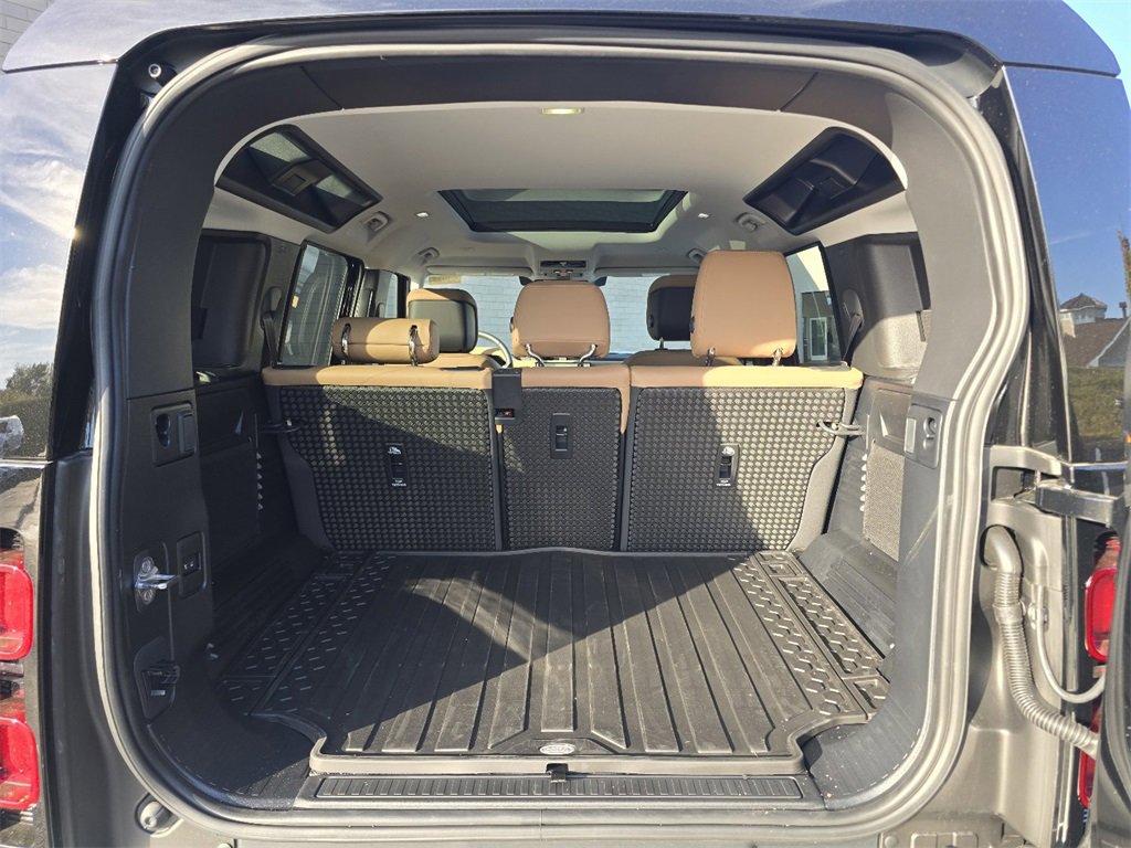 New 2025 Land Rover Defender 110 S image 29