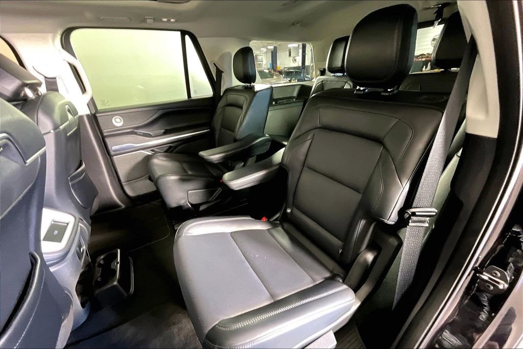 Used 2025 Lincoln Navigator Reserve image 36