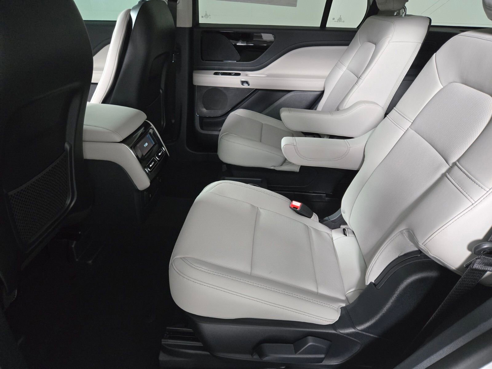 New 2026 Lincoln Aviator 2WD w/ Jet Appearance Package image 13