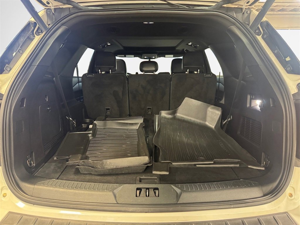 Used 2020 Ford Explorer XLT w/ Equipment Group 202A image 25