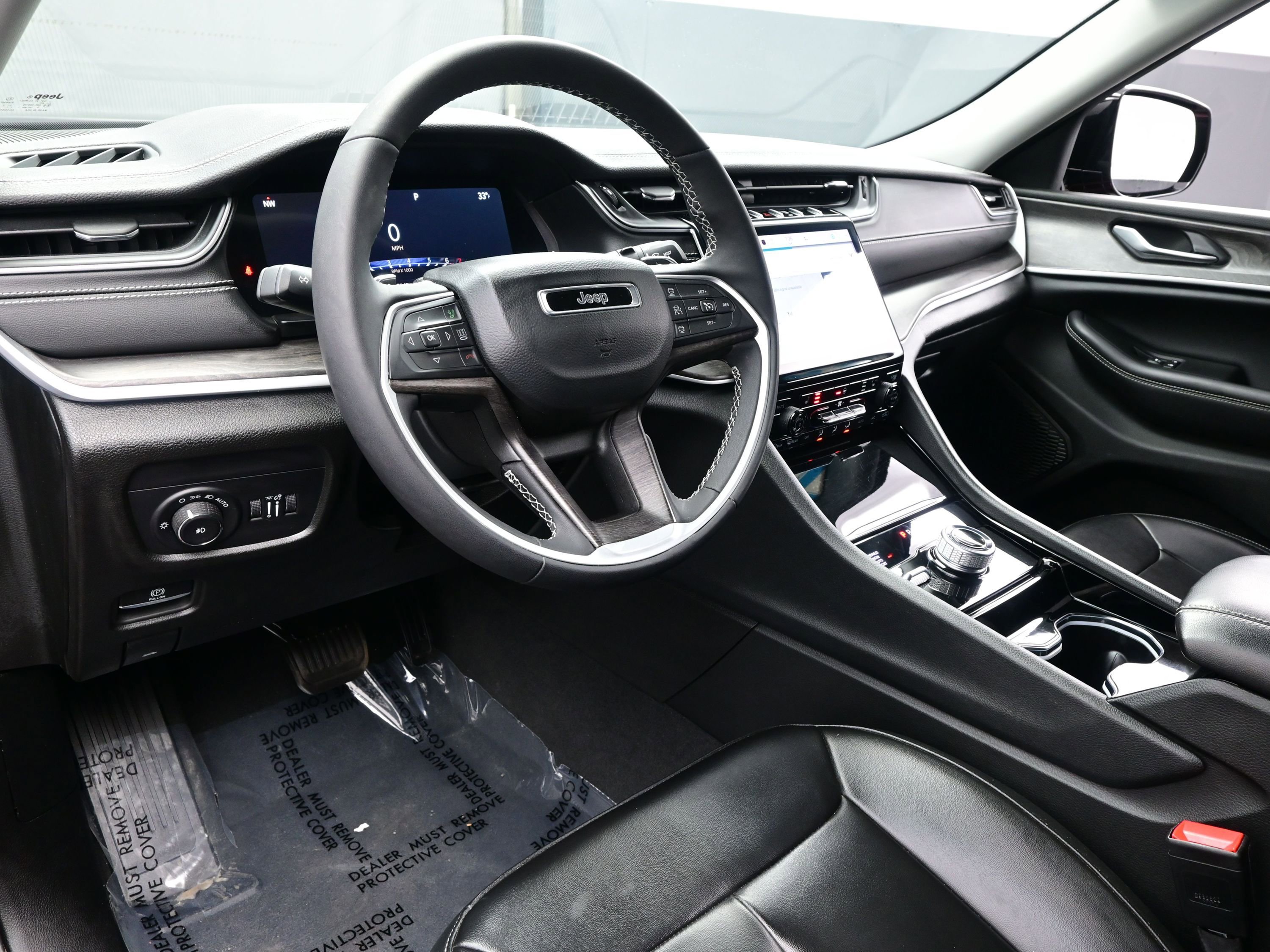 Used 2023 Jeep Grand Cherokee Limited image 13