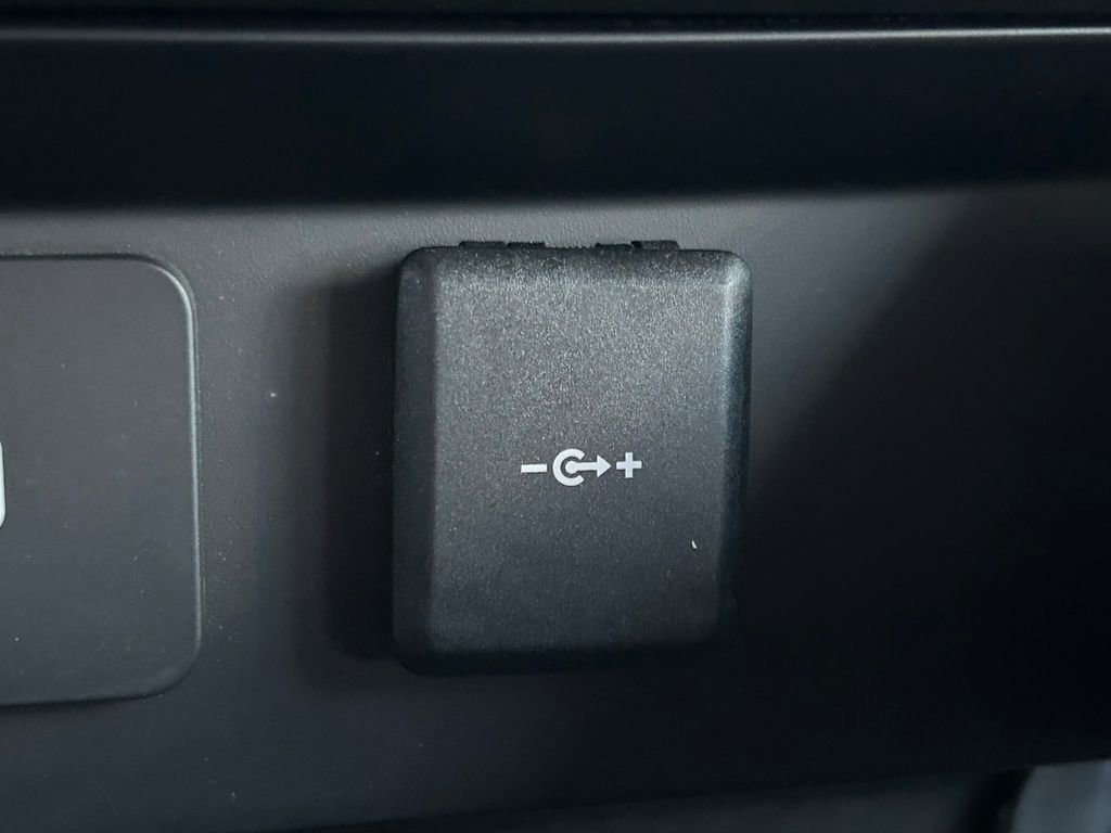 Used 2024 Land Rover Defender 130 Outbound AWD/4WD image 32
