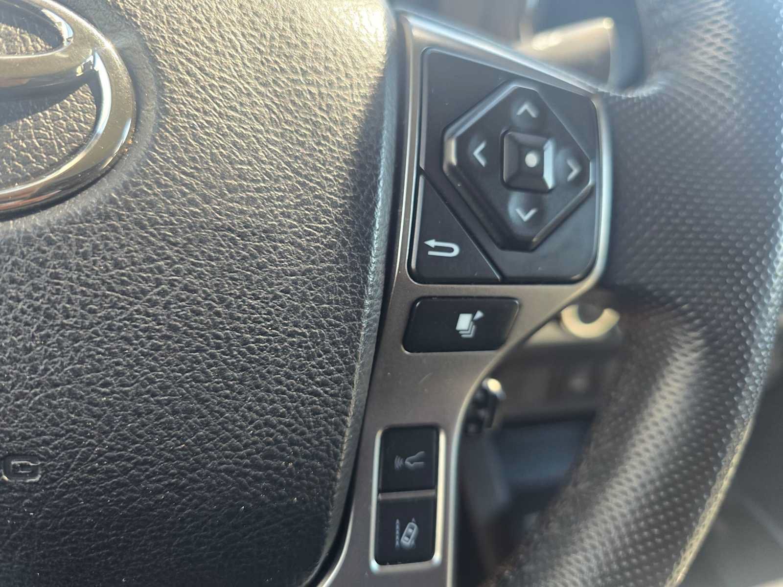 Used 2023 Toyota Tacoma SR5 AWD/4WD image 30
