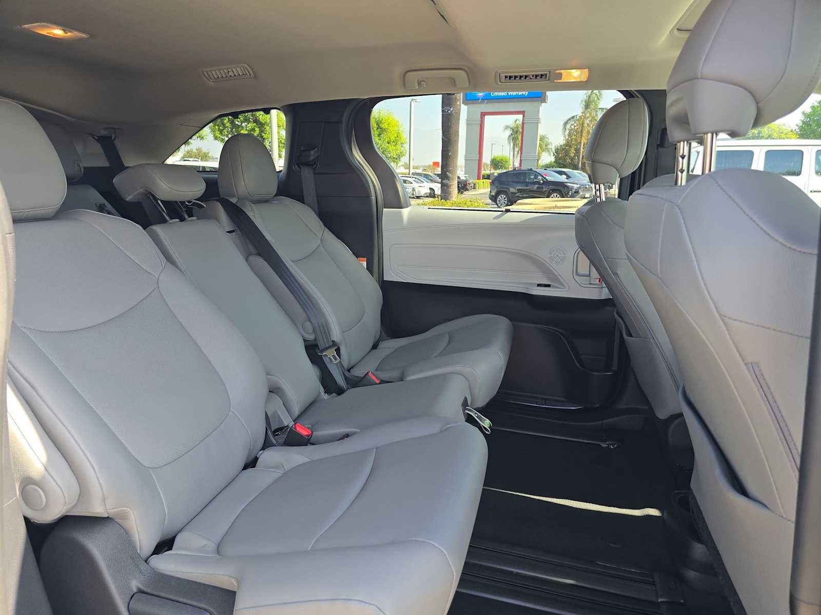 Used 2026 Toyota Sienna XLE FWD image 12