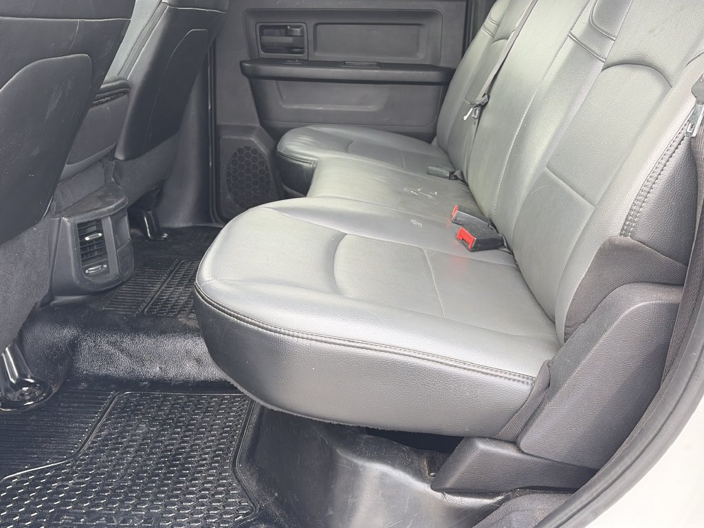 Used 2022 RAM 2500 Tradesman w/ Chrome Appearance Group RWD image 17