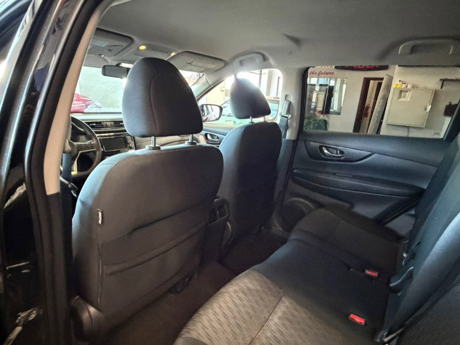 Used 2018 Nissan Rogue S image 26