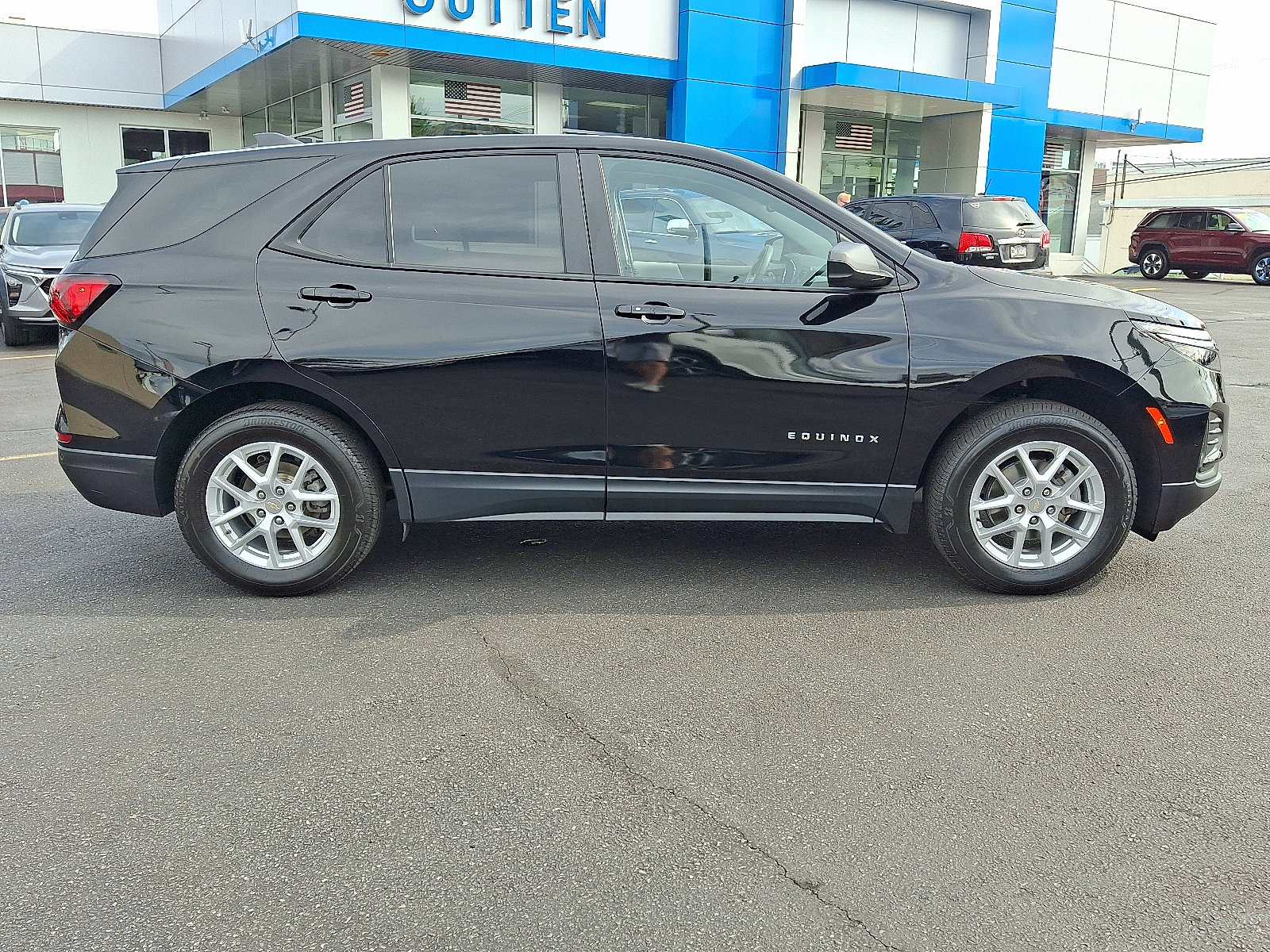 Used 2023 Chevrolet Equinox LS w/ LS Convenience Package image 6