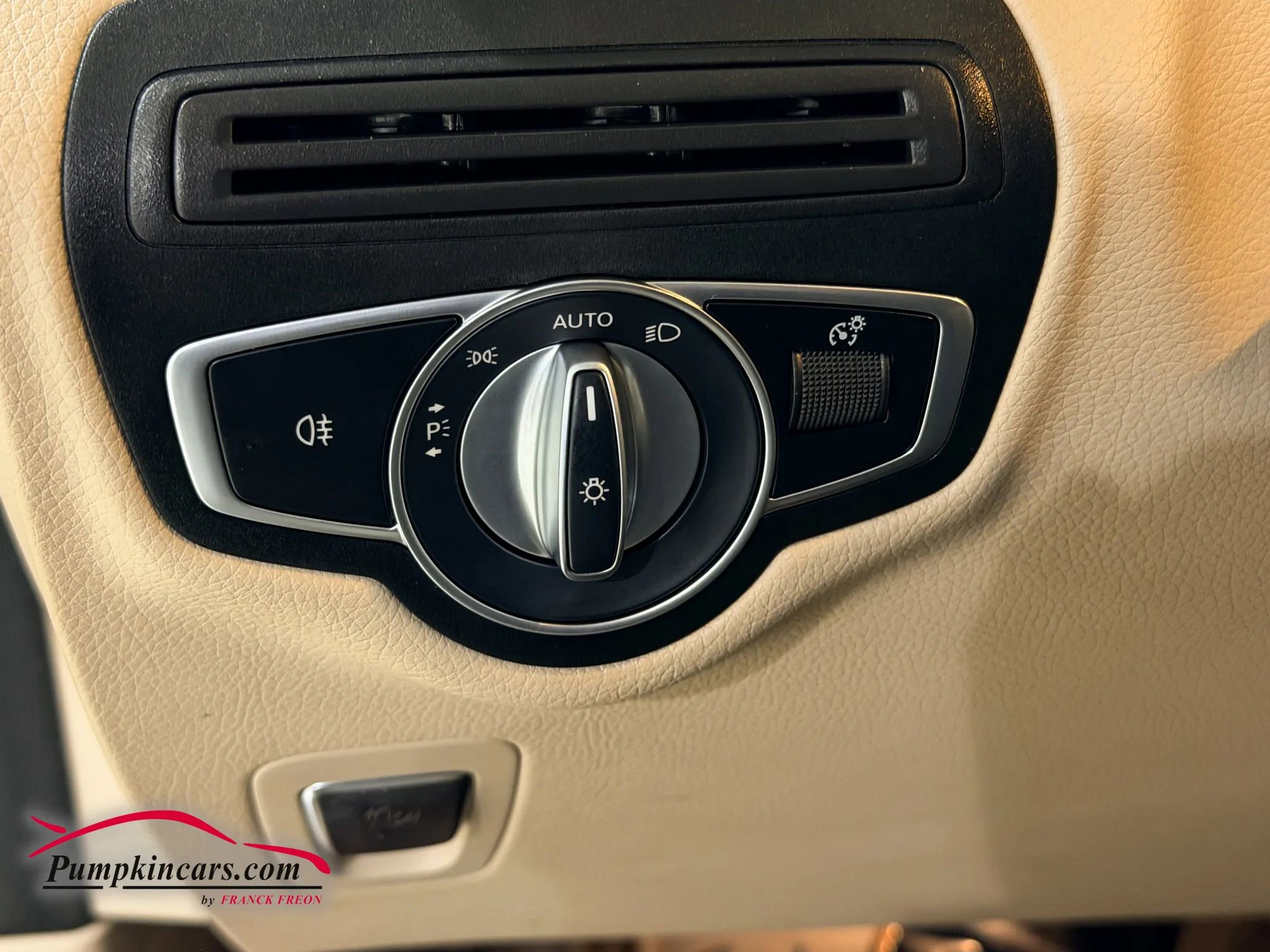 Used 2022 Mercedes-Benz GLC 300 4MATIC w/ Multimedia Package Lite image 30