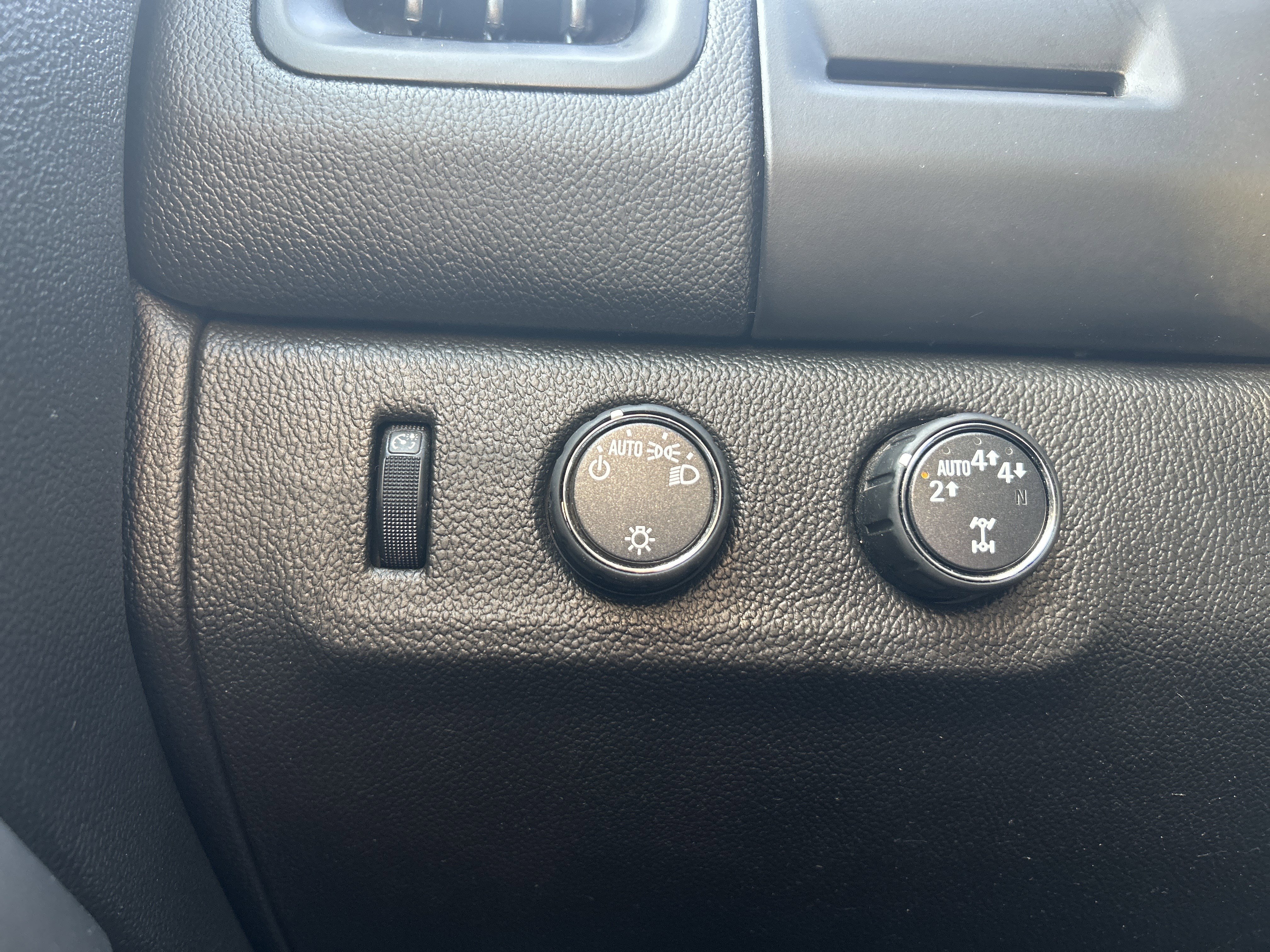 Used 2021 Chevrolet Colorado LT image 12