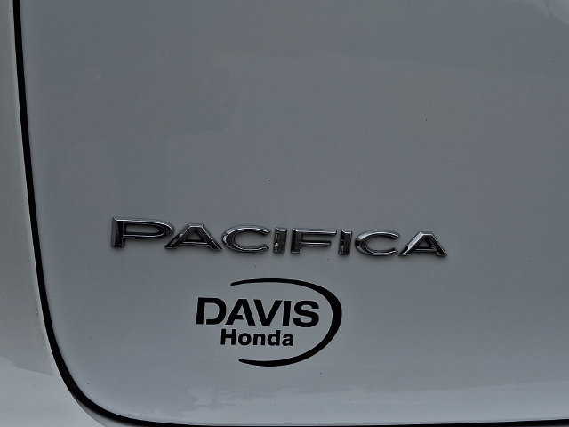 Used 2024 Chrysler Pacifica Touring-L FWD image 32