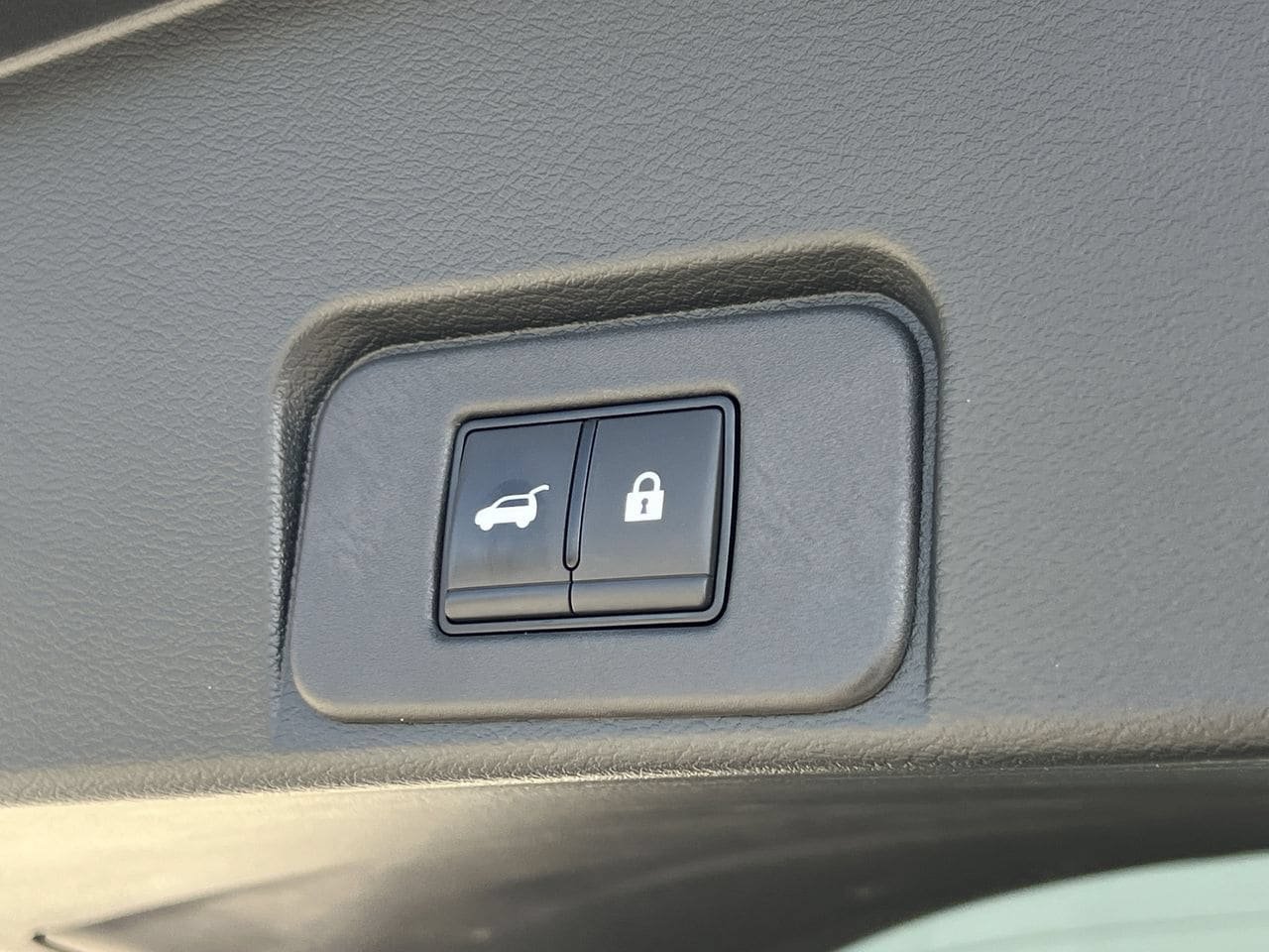 Certified 2025 Nissan Rogue SV AWD/4WD image 18