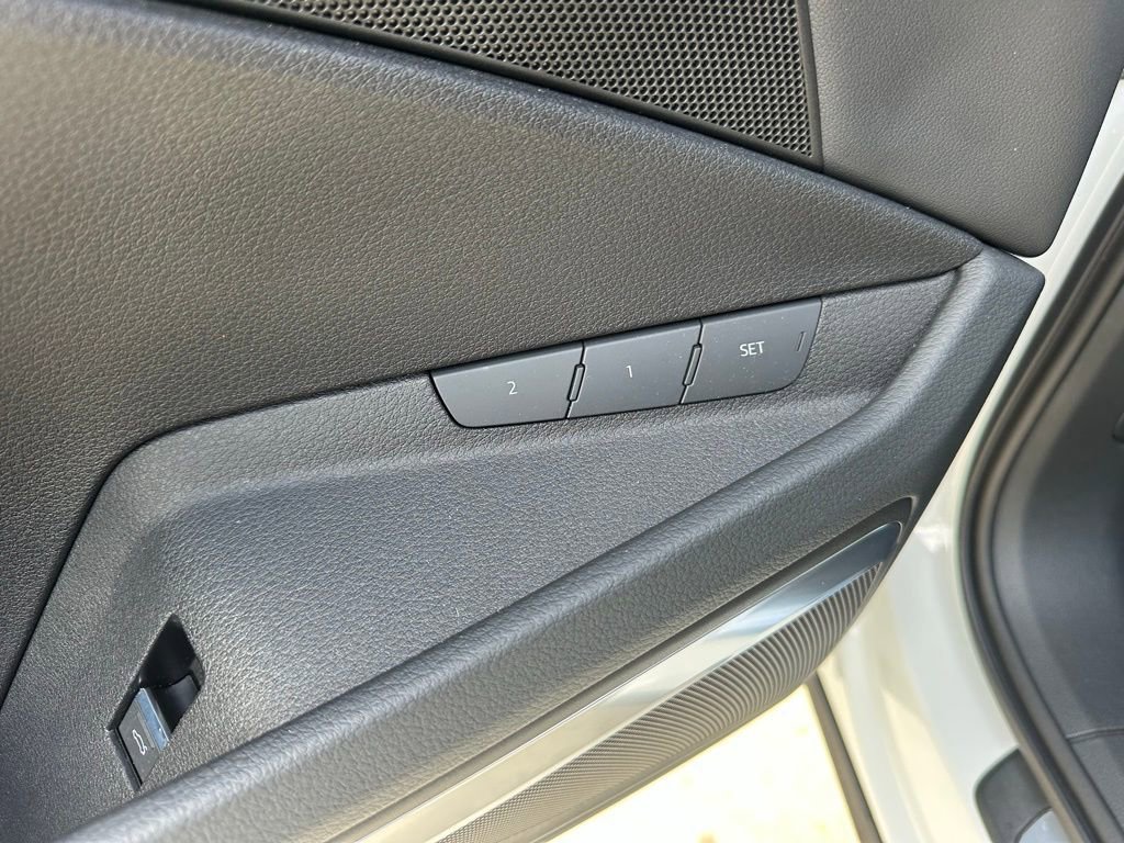 Used 2022 Audi e-tron Premium Plus w/ Premium Plus Package image 23