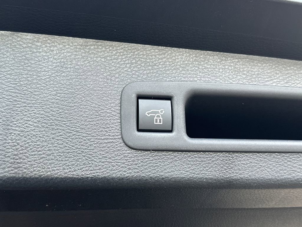 New 2026 Toyota Sienna Platinum image 7