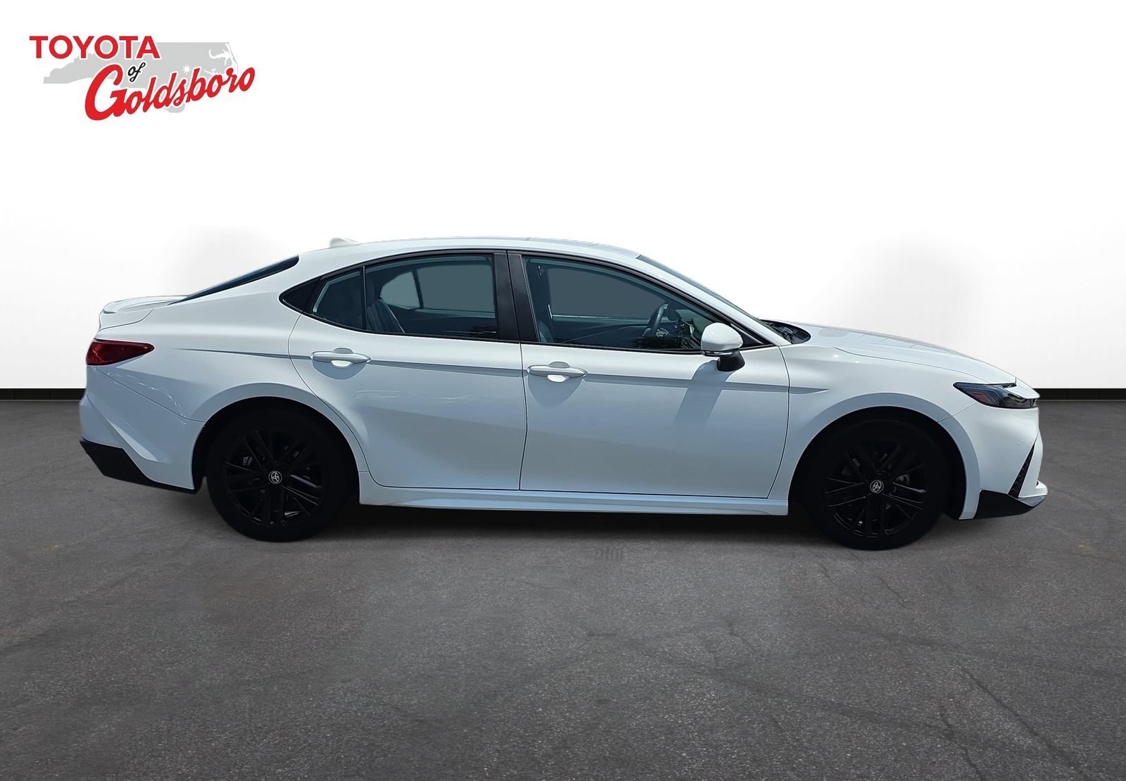 Used 2026 Toyota Camry SE FWD image 4