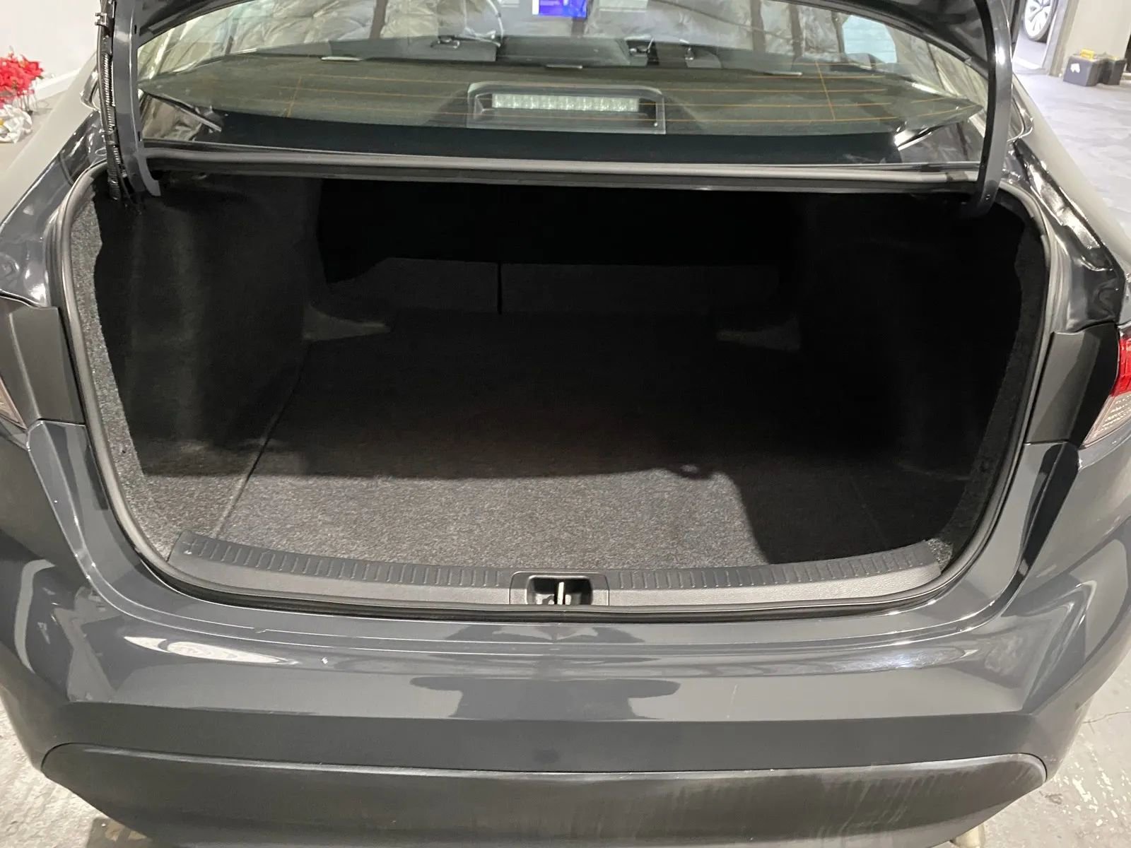 Used 2025 Toyota Corolla LE image 8