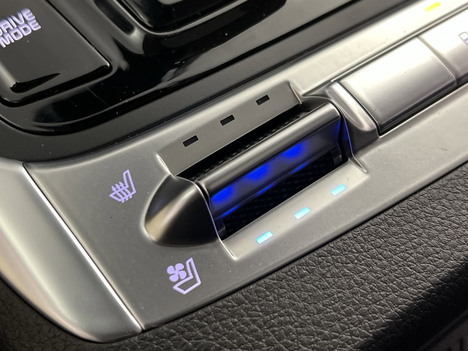 New 2026 Kia Carnival SX w/ SX Dark Edition Package image 34