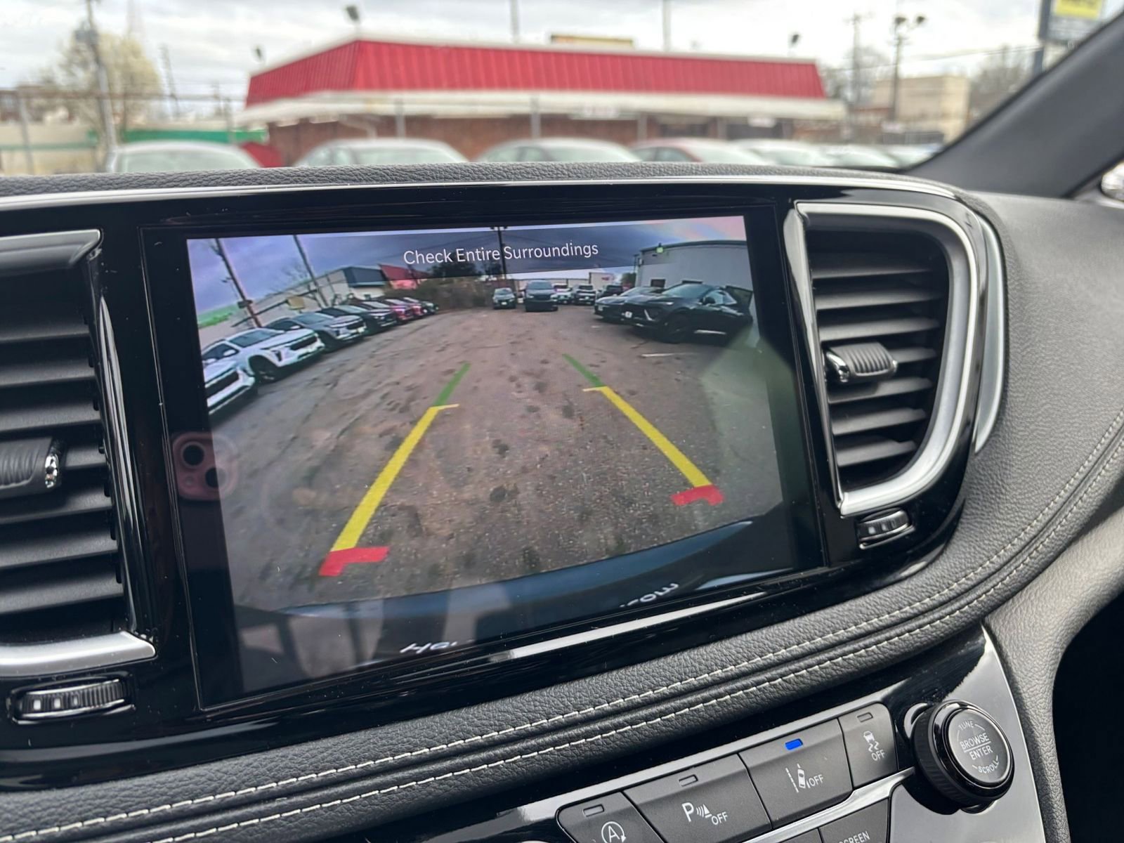 Used 2025 Chrysler Pacifica Limited image 27