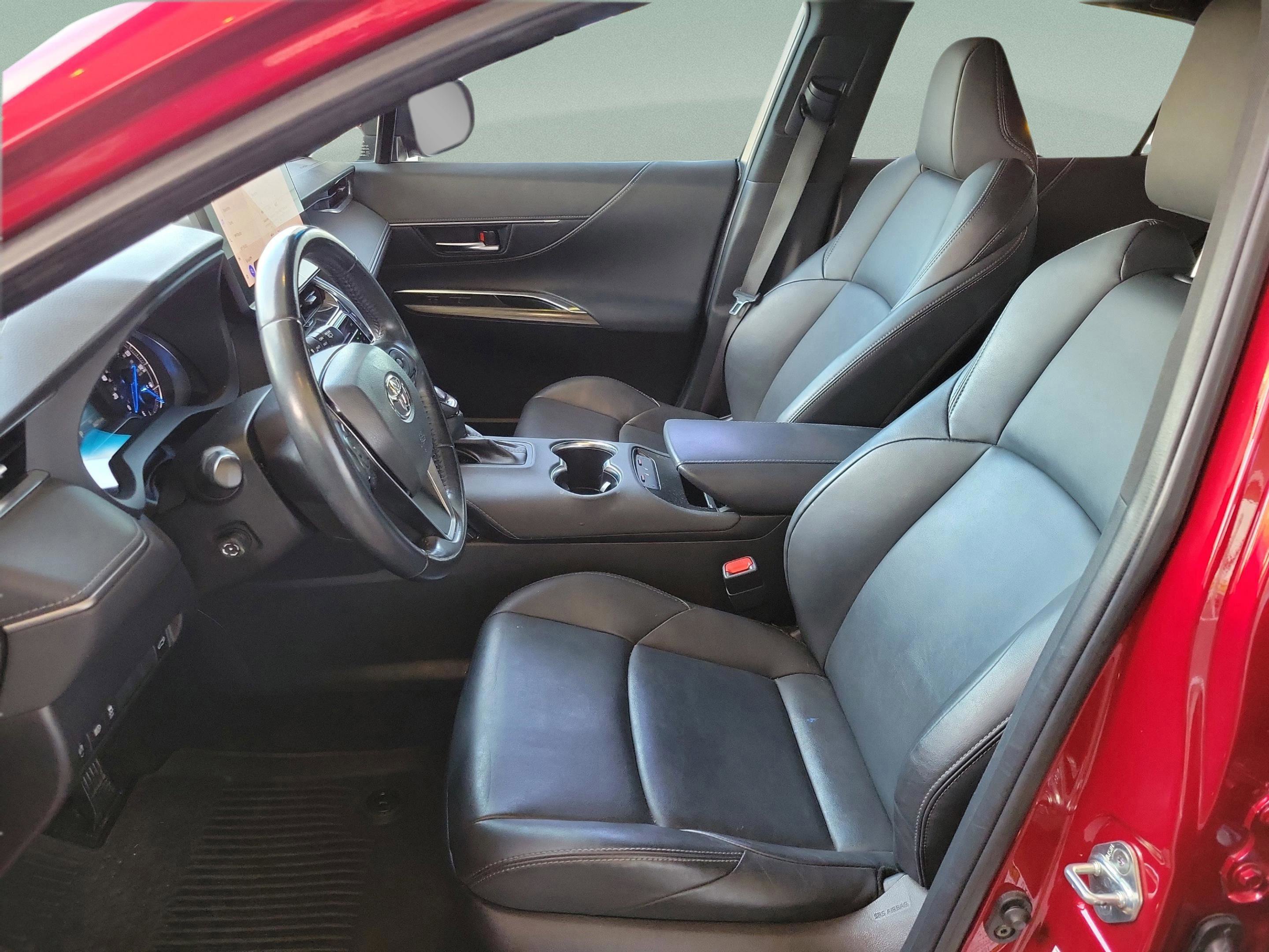 Used 2023 Toyota Venza XLE image 14