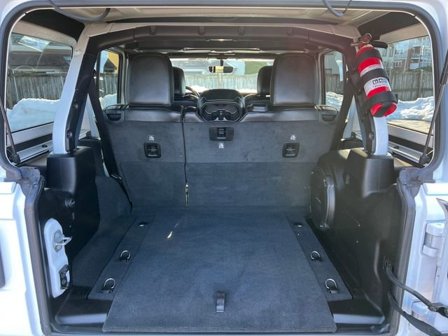 Used 2022 Jeep Wrangler Unlimited Sahara AWD/4WD image 30