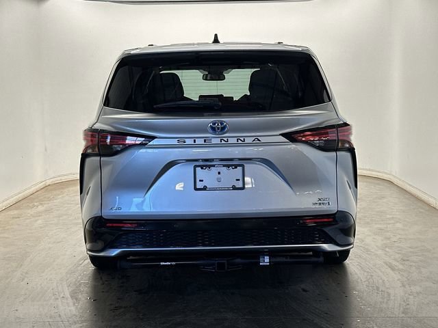 Used 2021 Toyota Sienna XSE image 4