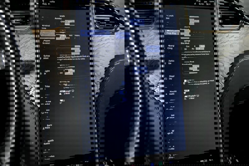 Used 2020 Tesla Model X image 33