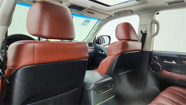 Used 2021 Lexus LX 570 4WD w/ 3rd Row & Luxury Pkg image 34