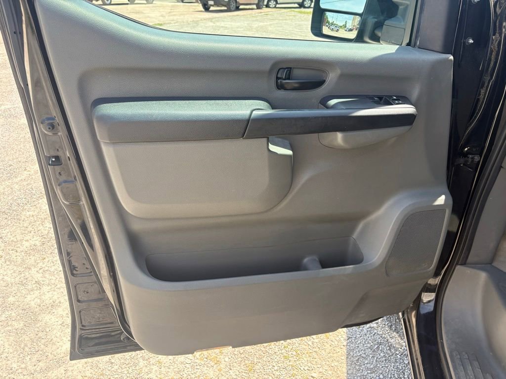 Used 2018 Nissan NV 3500 SL RWD image 9